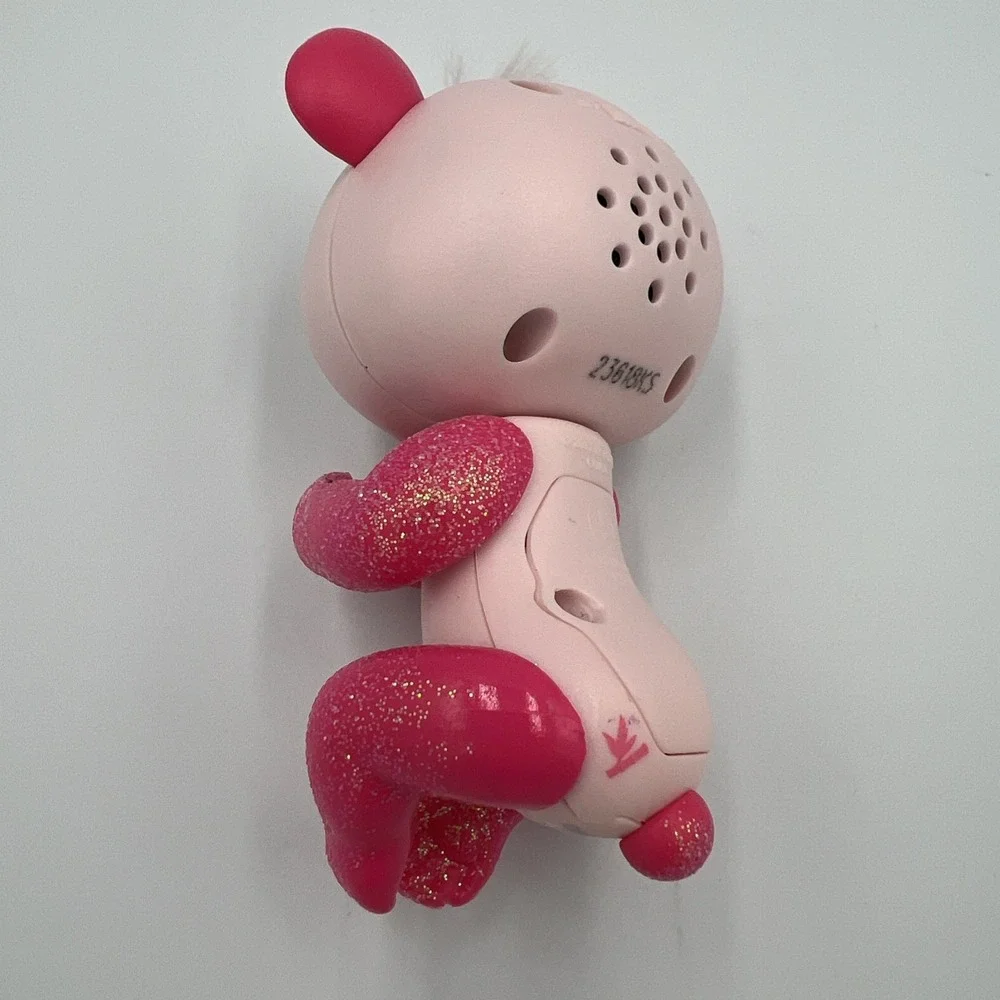 Fingerlings Glitter Panda - Polly Pink - Interactive Collectible Baby Pet